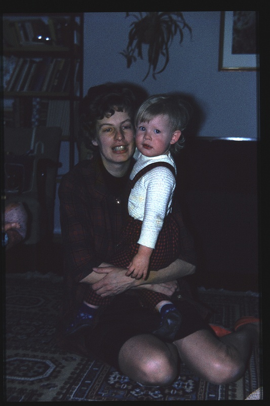 21.Regensburg mrt 1965 Mama,Marion.JPG